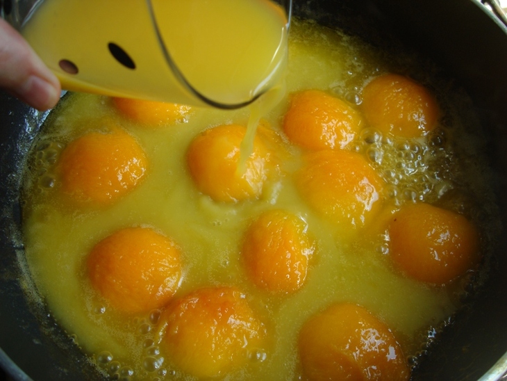 Мясо с абрикосами под медово-апельсиновым соусом: шаг 4