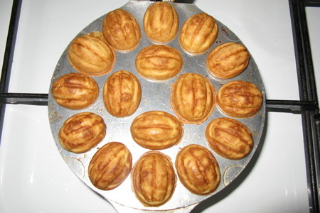 Печенье " орешки " с заварным кремом: шаг 4
