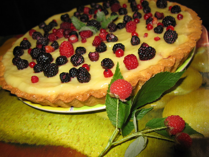 Песочный пирог с заварным кремом и ягодами: шаг 9