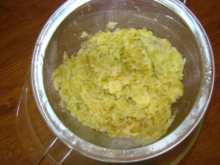 Яблочные рулетики с мороженым: шаг 3