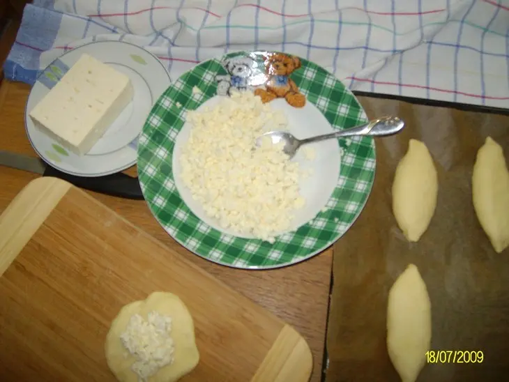 Пирожки с сыром (брынза): шаг 3
