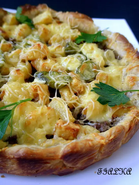Слоёный пирог с картошкой,фаршем,сыром: шаг 5