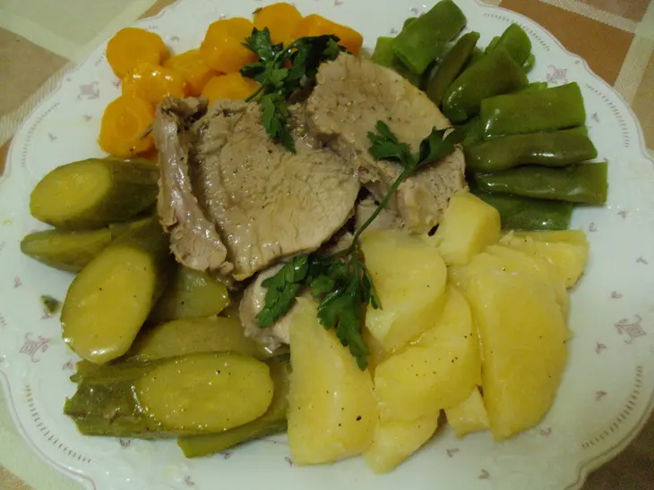 Отварное мясо с овощами: шаг 5