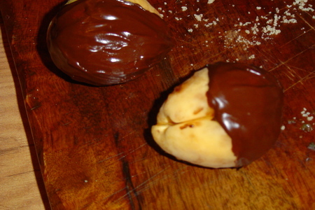 Абрикосы с начинкой, в шоколаде: шаг 5
