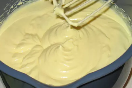 Безейный тортик с клубникой. укутанный снегами и туманами.: шаг 2