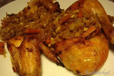 Курочка фаршированная  капустой с кедровыми орешками: шаг 1