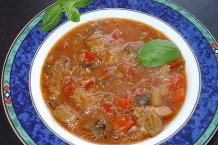 Гуляш „тоскана“ с овощами и базиликом.: шаг 2