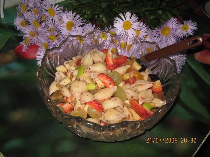 Фруктовый салат с макаронами: шаг 2