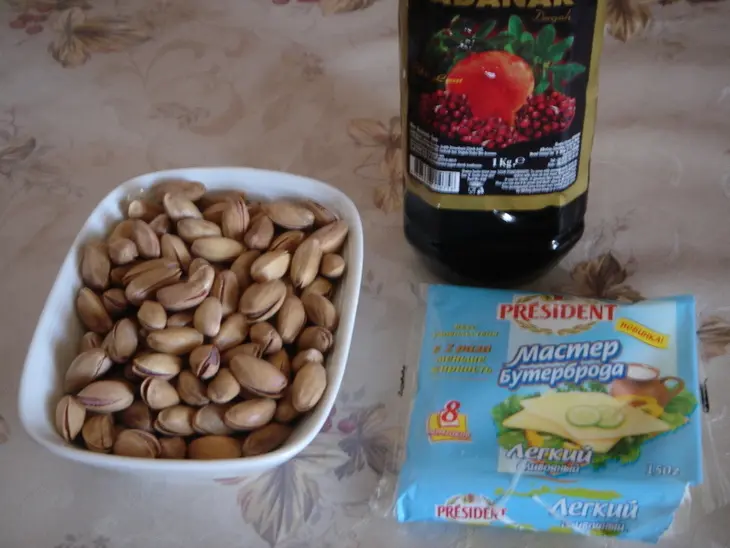 Рулет из куриной грудки с фисташками и грибами: шаг 1