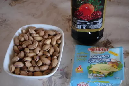 Рулет из куриной грудки с фисташками и грибами: шаг 1
