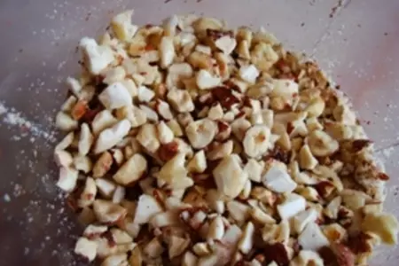 Пирог с орехами и курагой: шаг 3