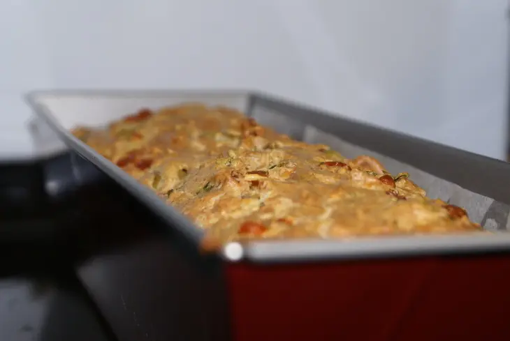 Ржаной кекс с беконом, брынзой и оливками: шаг 6