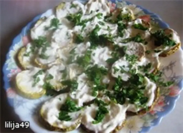 Кабачки под майонезом: шаг 3
