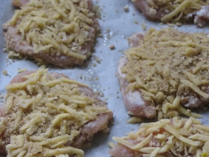 Куриное филе, запечённое в сыре и сухарях: шаг 3