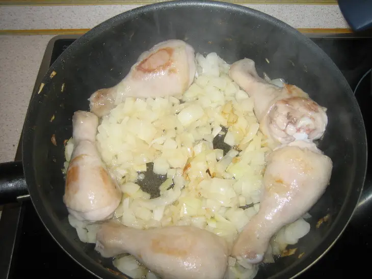 Луковый рулет с курицей: шаг 2