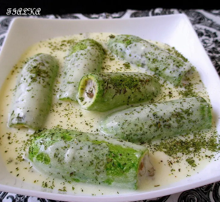 Куса ма лабан шороба(фаршированные кабачки в иогуртовом соусе): шаг 1