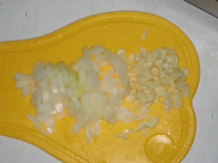 Салатный суп с солеными огурцами: шаг 6