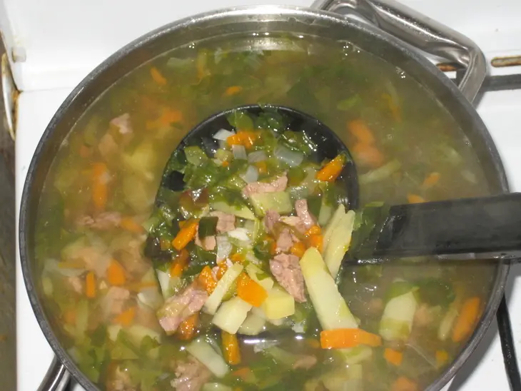 Салатный суп с солеными огурцами: шаг 8