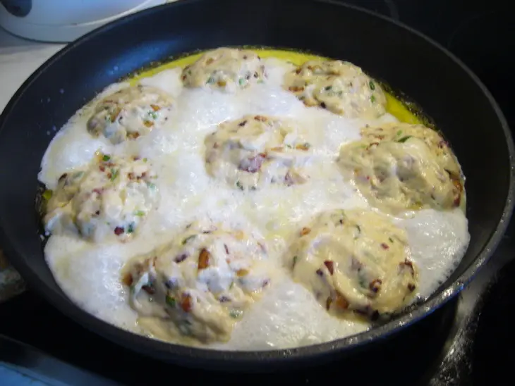 Паровые  булочки (dampfnudeln) с куриным соусом: шаг 3