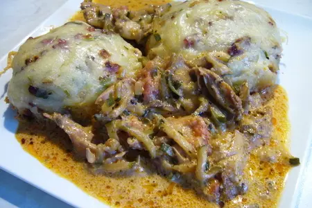 Паровые  булочки (dampfnudeln) с куриным соусом: шаг 5