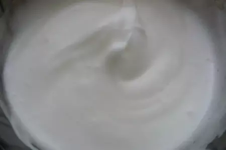 Торт "птичье молоко" на медовом бисквите: шаг 5