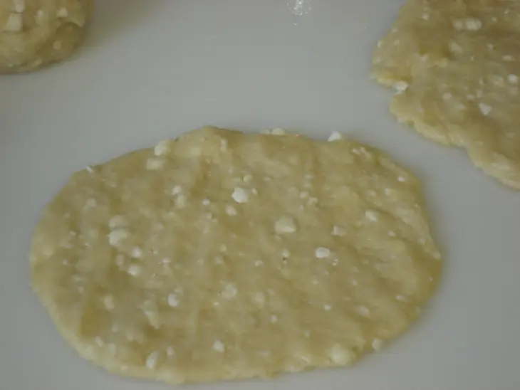 Творожные кармашки с начинкой: шаг 3