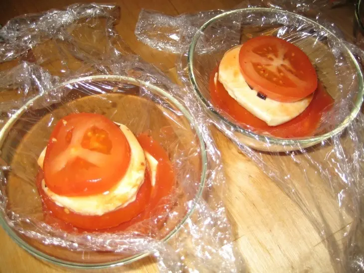 Сырная закуска с помидорами в желе: шаг 3