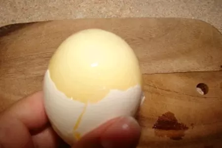 Яичница из замороженных яиц: шаг 1