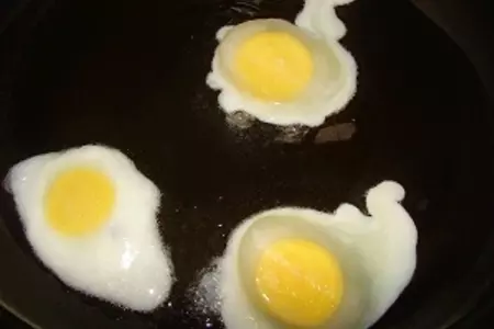 Яичница из замороженных яиц: шаг 4