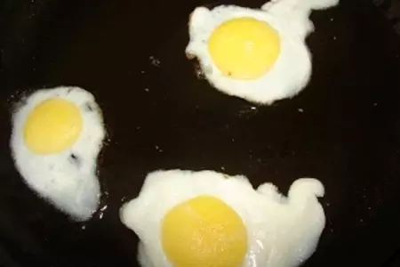 Яичница из замороженных яиц: шаг 5