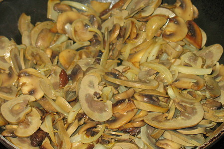 Почки с грибами в сметанном соусе.: шаг 2