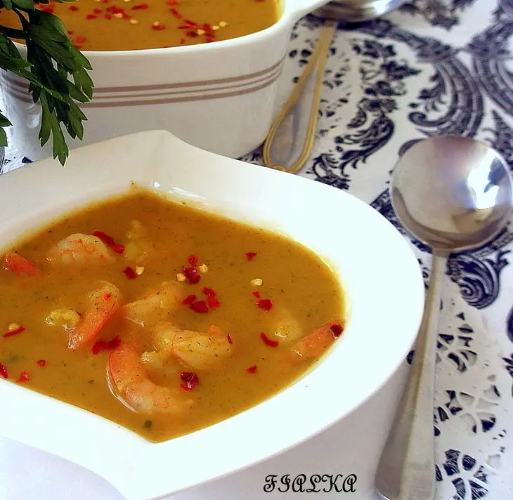 Индийский суп-пюре с кокосовым молоком и креветками: шаг 1
