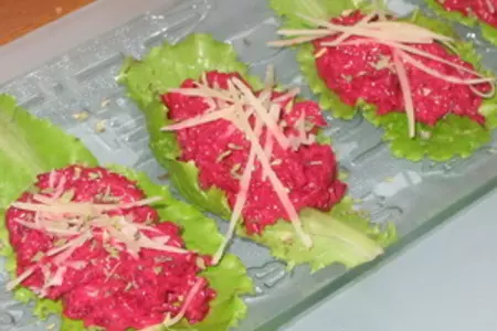 Салатные лодочки со свеклой и козьим сыром: шаг 1