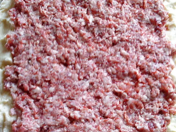 Пирог с мясной начинкой: шаг 2