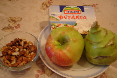 Салат из кольраби с яблоком  и грецкими орехами: шаг 1