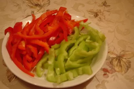 Свинина тушеная со сливами и яблокам: шаг 3