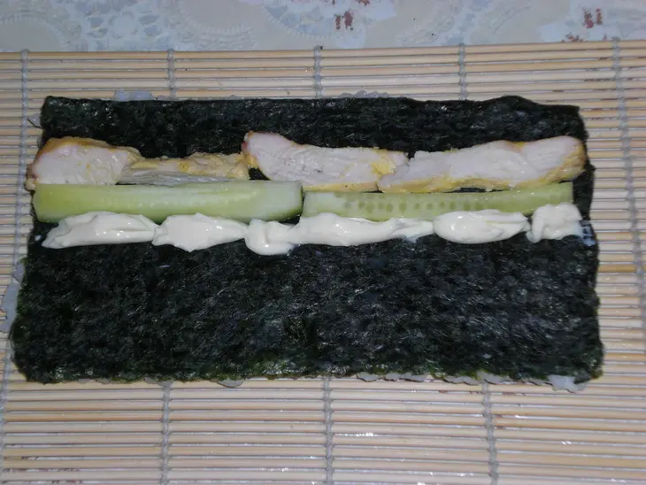 Ролы с запеченой грудкой и укропом: шаг 1