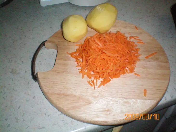 Куринный супчик с домашней лапшой и алычой: шаг 2