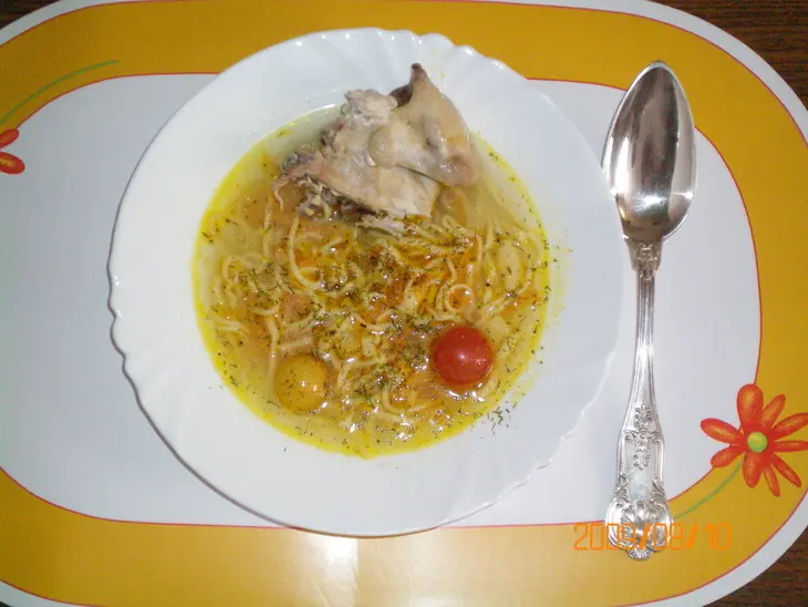 Куринный супчик с домашней лапшой и алычой: шаг 9