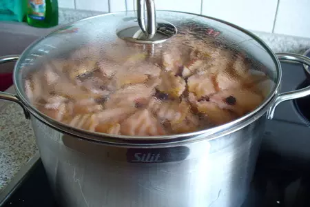Компот яблочный с черникой: шаг 1