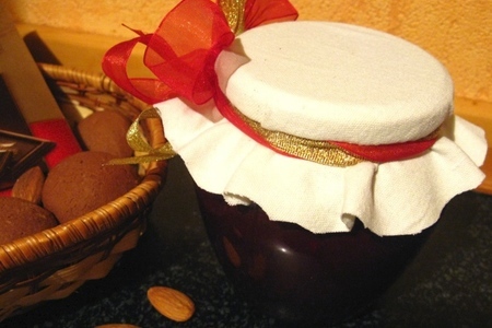 Вишнёво-марципановый конфитюр с горьким шоколадом: шаг 1