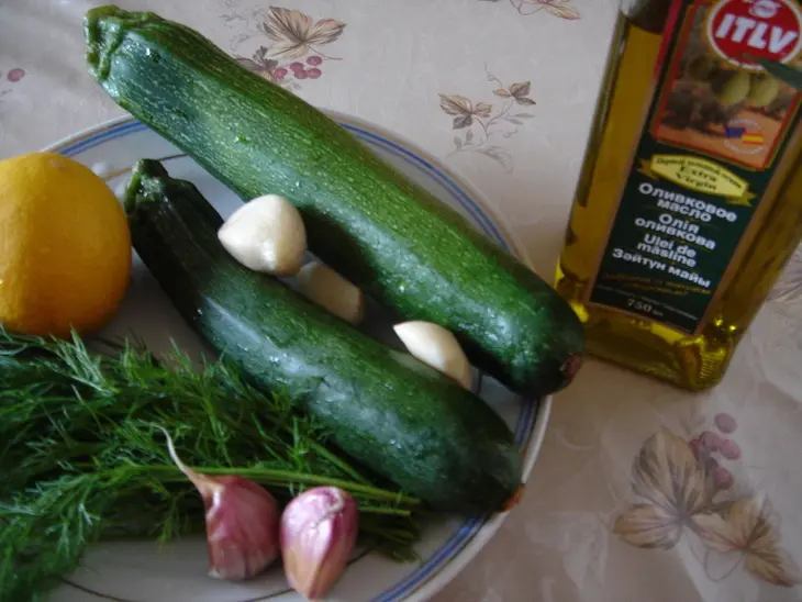 Салат из цукини: шаг 1