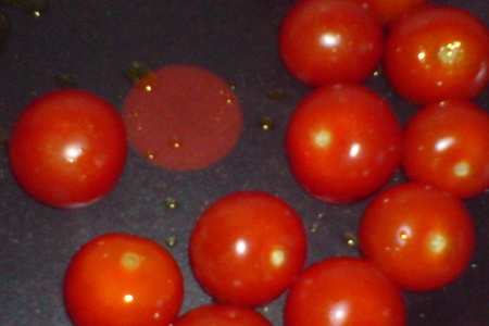 Салат с помидорками и сушеной клюквой: шаг 1