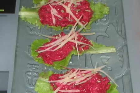 Салатные лодочки со свеклой и козьим сыром: шаг 2