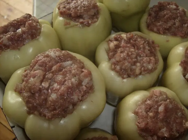 Перчики, фаршированные мясным ассорти: шаг 4