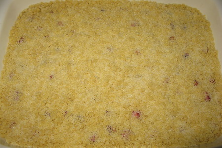 Пирог на газировке с вишней и посыпкой " штрейзель ": шаг 3