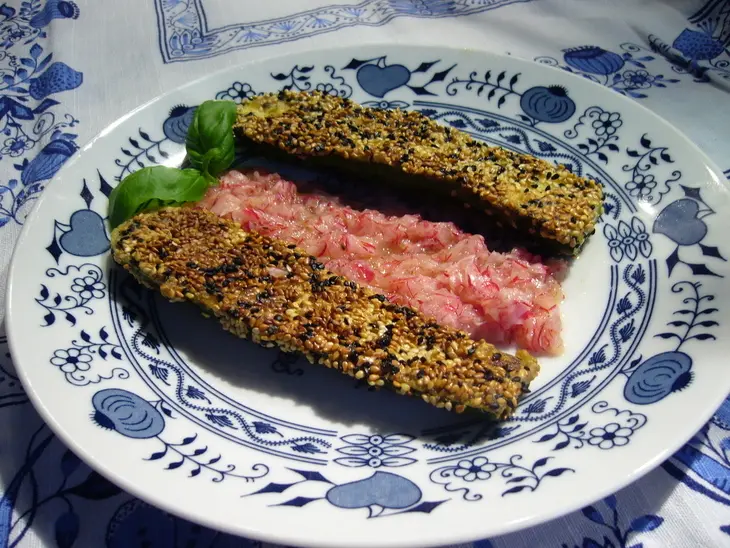 Мини-цукини с кунжутной корочкой и салатом-соусом из редиски: шаг 6