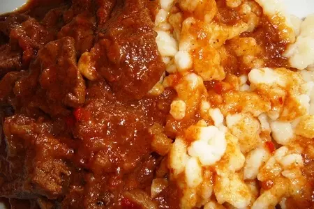 Пёркёльт с говядиной и галушками- marhapörkölt nokedlivel: шаг 9
