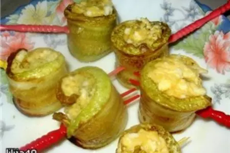 Рулетики из кабачков с сыром и яйцами: шаг 4
