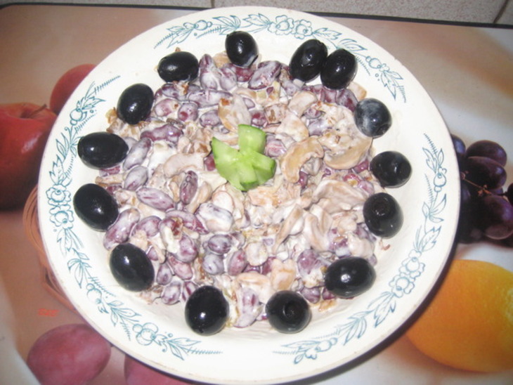 Салат из фасоли с грибами.: шаг 1